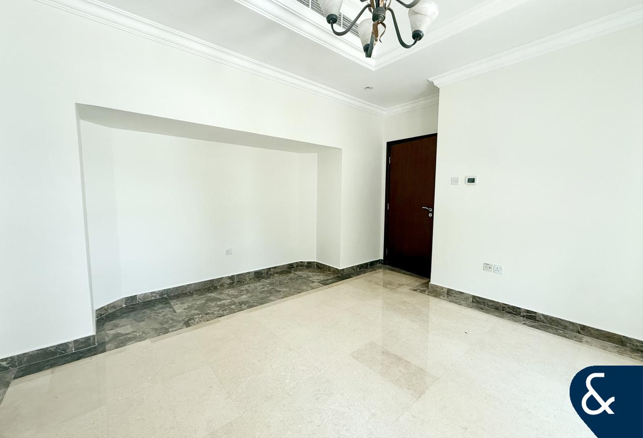 Deal of the week | Corner Plot | 4 Bedrooms photo 9