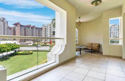 Apartment - 3 Bedrooms - 4 Bathrooms for rent in Al Habool - Shoreline Apartments - Palm Jumeirah - Dubai