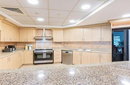 Apartment - 4 Bedrooms - 4 Bathrooms for rent in Al Habool - Shoreline Apartments - Palm Jumeirah - Dubai