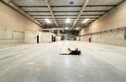 Warehouse - Studio for rent in Phase 2 - Dubai Investment Park (DIP) - Dubai