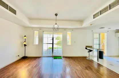 فيلا - 3 غرف نوم - 3 حمامات للايجار في الينابيع 15 - الينابيع - دبي