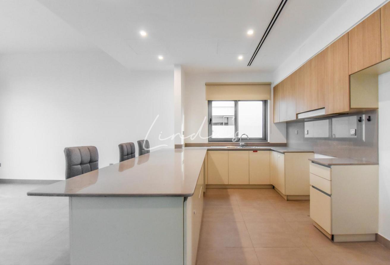 Prime Location | Park backing | Unfurnished photo 7