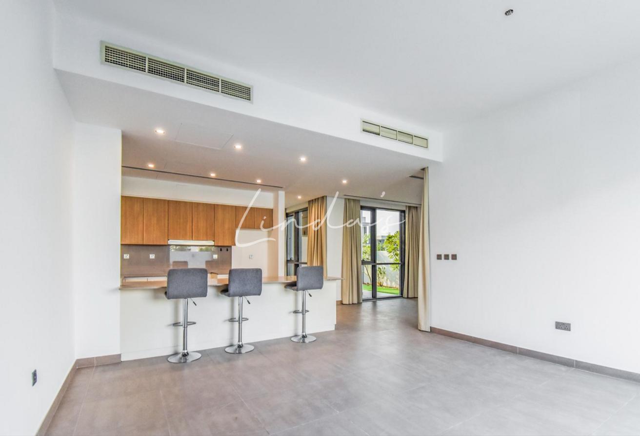 Prime Location | Park backing | Unfurnished photo 3