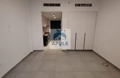 شقة - 1 حمام للايجار في ذا لينك - إيست فييليدج - الجادة - الشارقة