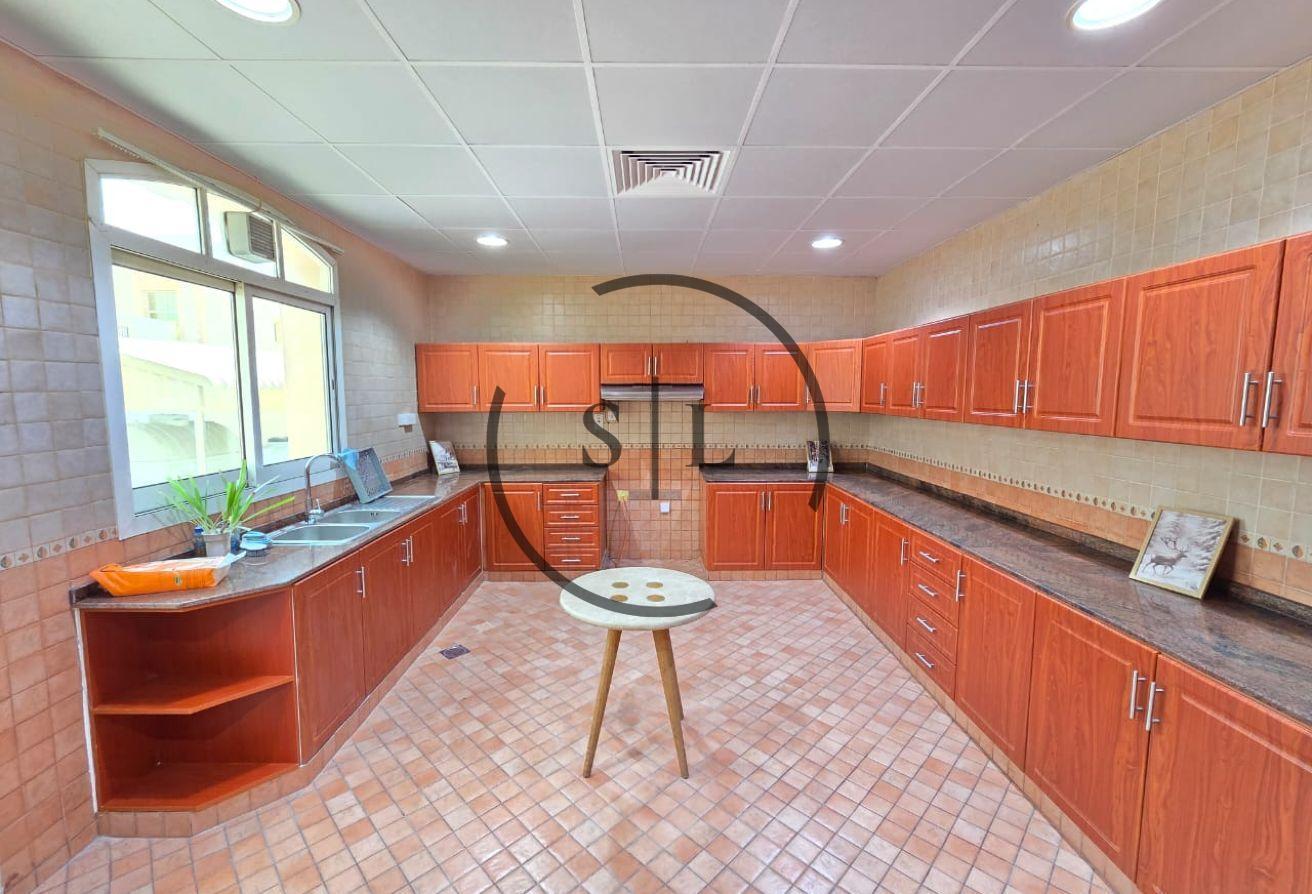 Well-maintained | Private Pool | Garden | 2 Living photo 12