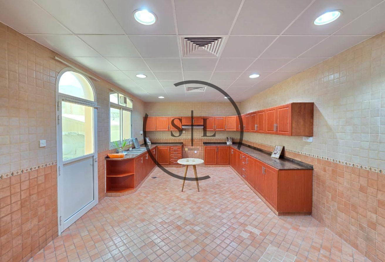 Well-maintained | Private Pool | Garden | 2 Living photo 11