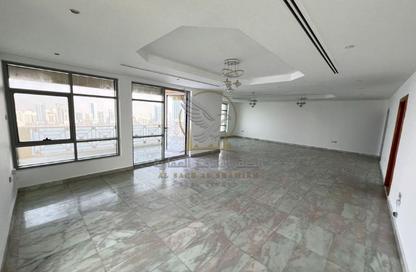 Apartment - 3 - 5 for rent in Al Majaz 3 - Al Majaz - Sharjah