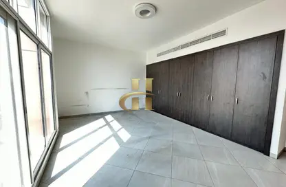 فيلا - 3 غرف نوم - 5 حمامات للايجار في B بناية صالح بن لاحج بلوك - بناية صالح بن لاحج - قرية جميرا الدائرية - دبي