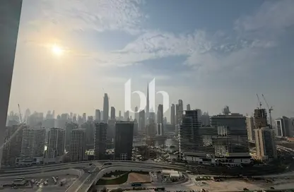 شقة - غرفة نوم - 1 حمام للايجار في رأسًا على عقب - الخليج التجاري - دبي