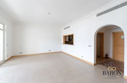 Apartment - 2 Bedrooms - 3 Bathrooms for rent in Al Khushkar - Shoreline Apartments - Palm Jumeirah - Dubai