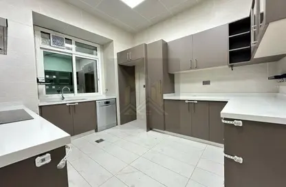 شقة - 3 غرف نوم - 3 حمامات للايجار في فيلات مدينة خليفة آيه - مدينة خليفة أ - مدينة خليفة - أبوظبي