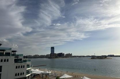 Apartment - 1 Bedroom - 2 Bathrooms for sale in Royal Bay - Palm Jumeirah - Dubai