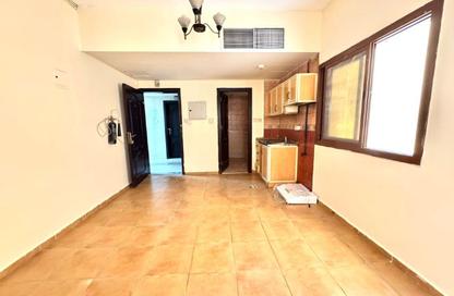 Apartment - Studio - 1 Bathroom for rent in Talal Building - Al Mujarrah - Sharjah