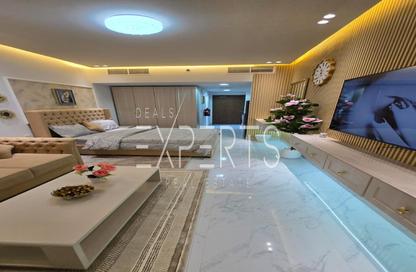 Apartment - Studio - 1 for rent in Oasis 1 - Oasis Residences - Masdar City - Abu Dhabi