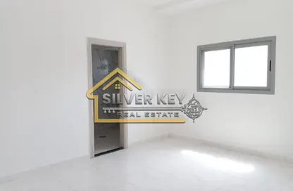 Apartment - 4 Bedrooms - 5 Bathrooms for rent in Al Qulaya'ah - Al Sharq - Sharjah