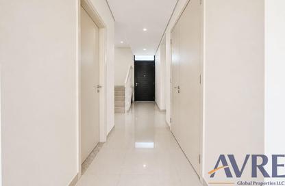 تاون هاوس - 3 - 4 للايجار في ترينتي - داماك هيلز - دبي