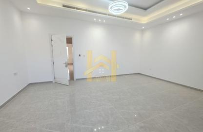 مجمع سكني - 7+ - 7+ للايجار في أم الثعوب - أم القيوين