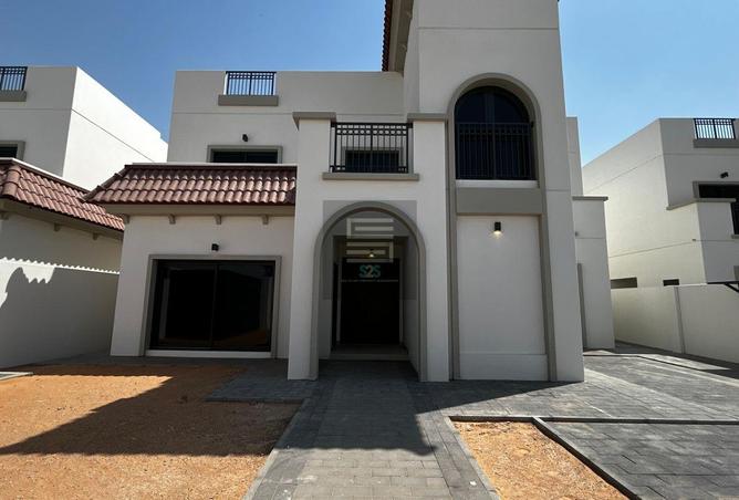 Single Row Villa | Brand New Villa | 2 Payments ! — photo 2