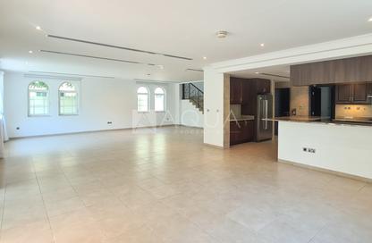 Villa - 4 Bedrooms - 5 Bathrooms for rent in District 4 - Jumeirah Park - Dubai