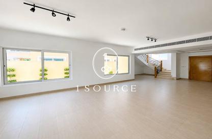 Villa - 4 Bedrooms - 5 Bathrooms for rent in District 6 - Jumeirah Park - Dubai