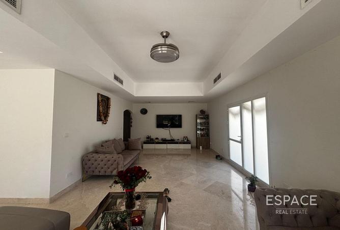 60125919 - Property Image 2