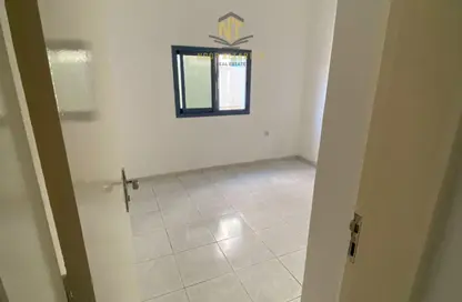 شقة - 3 غرف نوم - 3 حمامات للايجار في المحطة - القاسمية - الشارقة