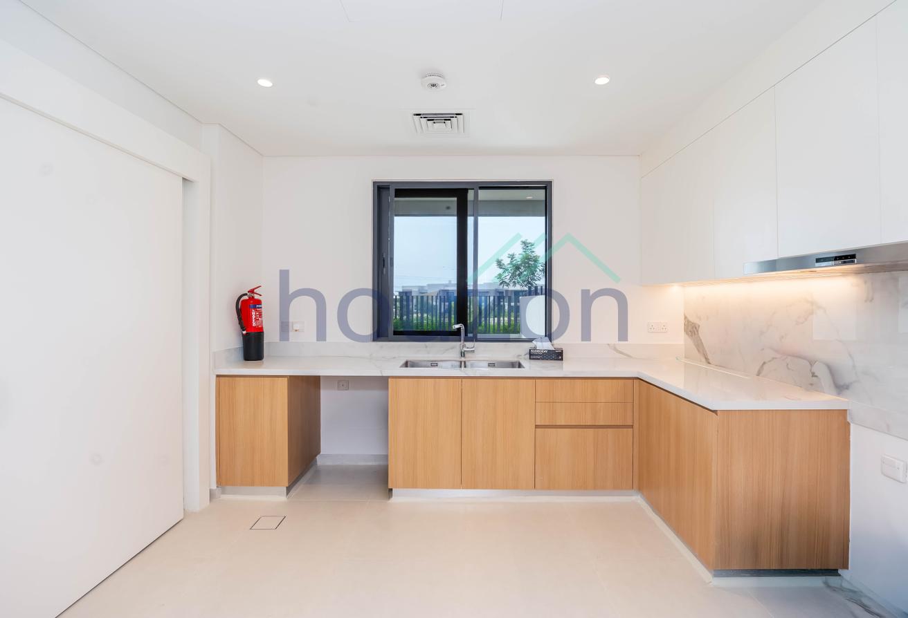 Spacious 4BR | Park View | Vastu Compliant photo 7