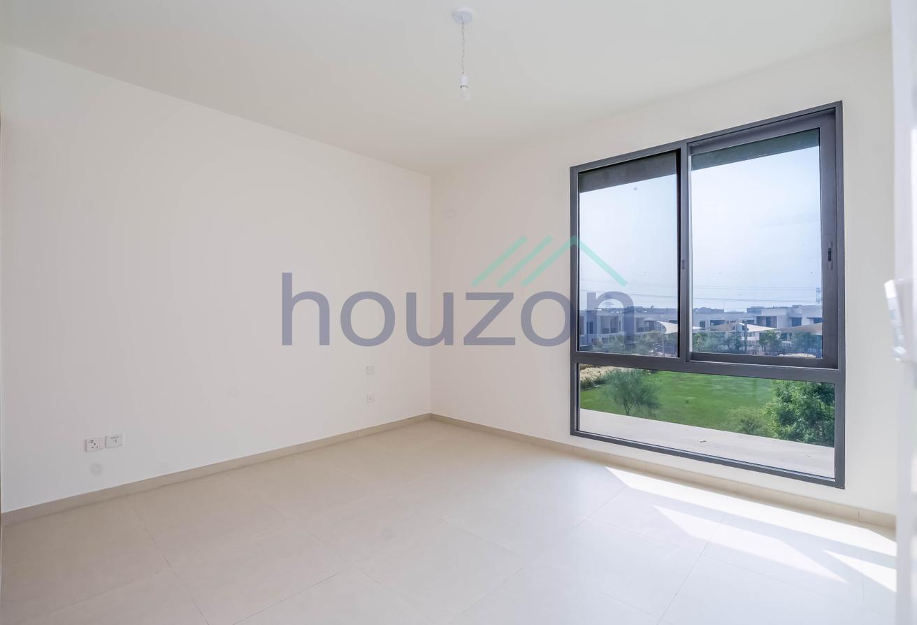 Spacious 4BR | Park View | Vastu Compliant photo 9