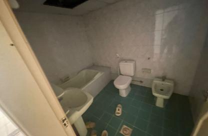 Apartment - 3 - 4 for rent in Al Qulaya'ah - Al Sharq - Sharjah
