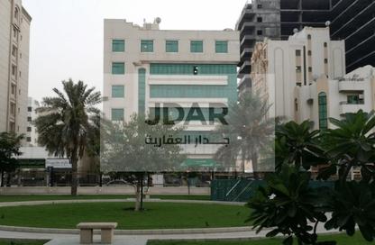 عمارة بالكامل - 8 غرف نوم - 8 حمامات للبيع في المجرة - الشرق - الشارقة
