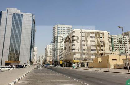 عمارة بالكامل - 8 غرف نوم - 8 حمامات للبيع في المجرة - الشرق - الشارقة