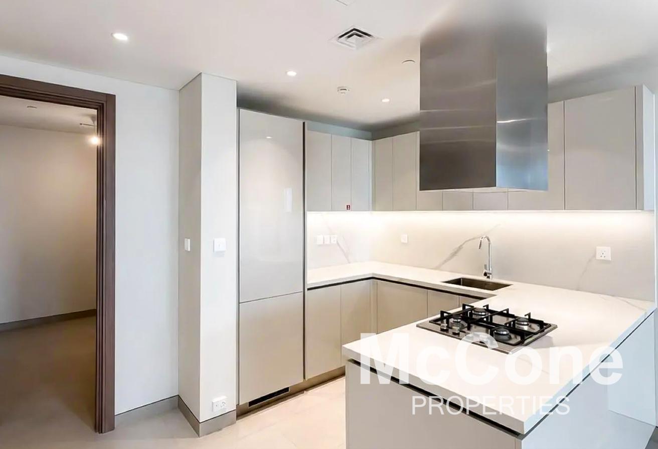 Spacious Layout | Fully Furnished | Available Sep photo 4