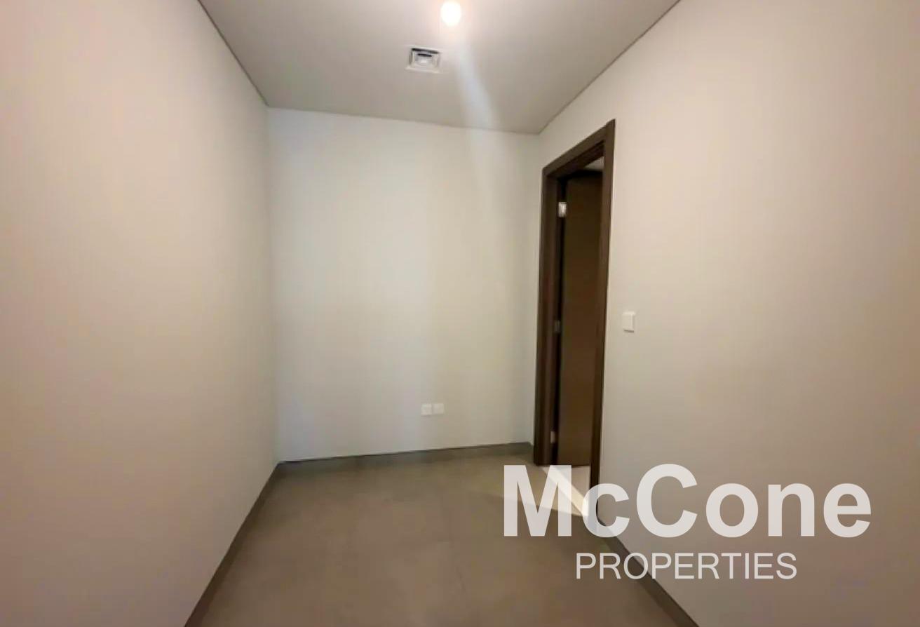 Spacious Layout | Fully Furnished | Available Sep photo 7