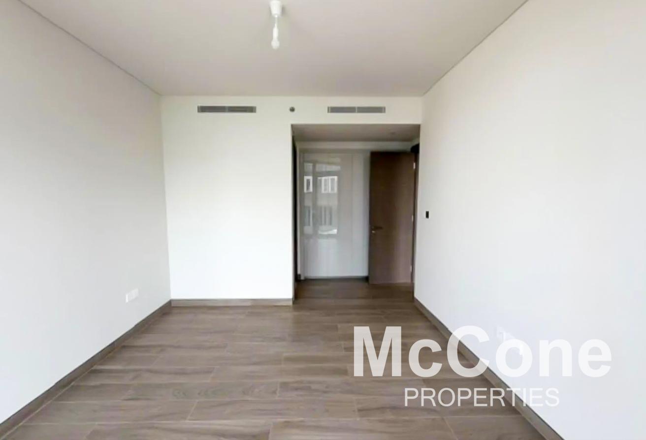 Spacious Layout | Fully Furnished | Available Sep photo 9