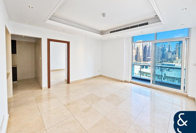 1-bed apartment in Orra Marina · Vacant · High floor — photo 3