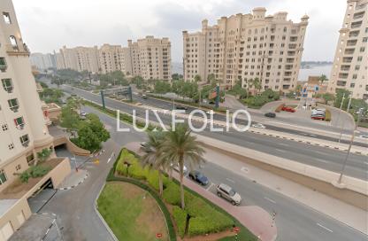 Apartment - 3 Bedrooms - 4 Bathrooms for rent in Al Khushkar - Shoreline Apartments - Palm Jumeirah - Dubai