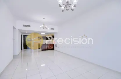 شقة - 2 غرف نوم - 2 حمامات للايجار في برج ربيعة - مجان - دبي لاند - دبي