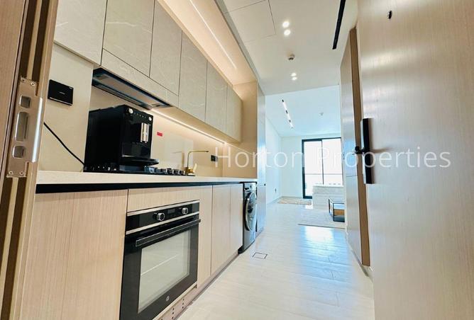 FURNISHED | POOL VIEW | CHILLER FREE | LOW FLOOR photo 2