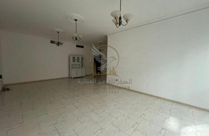 Apartment - 3 - 3 for rent in Al Majaz 2 - Al Majaz - Sharjah Apartment - 3 - 3 for rent in Al Majaz 2 - Al Majaz - Sharjah