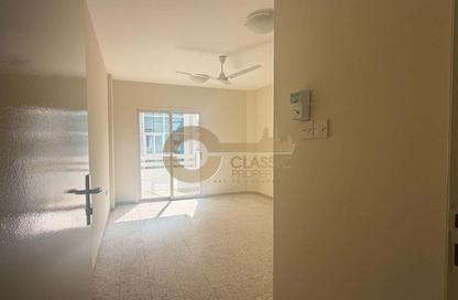 Apartment - 2 - 1 for rent in Sheikh Hamdan Colony - Al Karama - Bur Dubai - Dubai