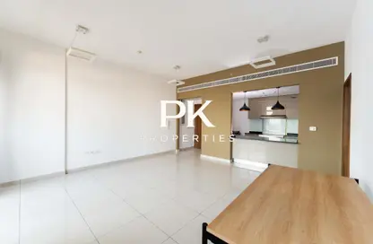 شقة - 2 غرف نوم - 2 حمامات للايجار في كروسز - مجان - دبي لاند - دبي