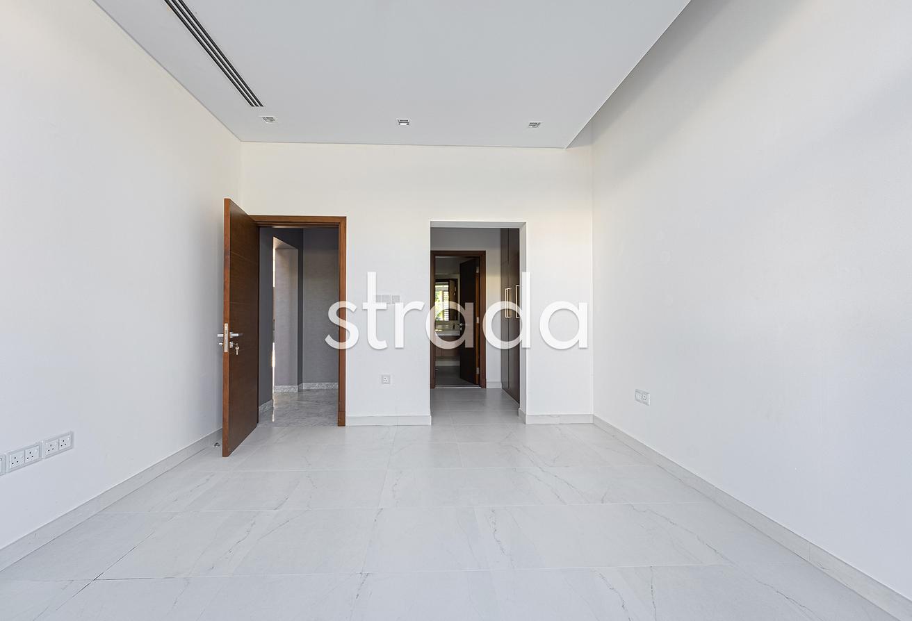 Landscaped | Contemporary | 4BR photo 9