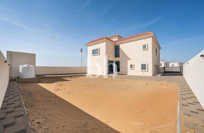 Villa - 5 Bedrooms - 7 Bathrooms for rent in Al Aweer 1 - Al Aweer - Dubai