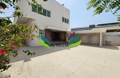 Villa - Studio - 7 Bathrooms for rent in Jumeirah 1 Villas - Jumeirah 1 - Jumeirah - Dubai