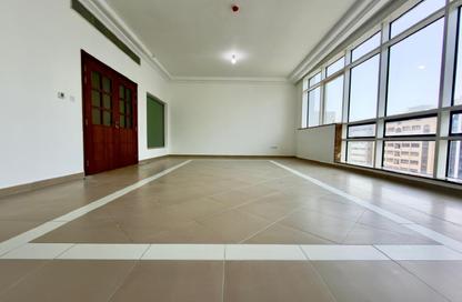 Apartment - 3 Bedrooms - 4 Bathrooms for rent in Electra Tower - Electra Street - Abu Dhabi Apartment - 3 Bedrooms - 4 Bathrooms for rent in Electra Tower - Electra Street - Abu Dhabi