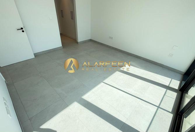 Brand New | laundry room | spacious layout photo 2