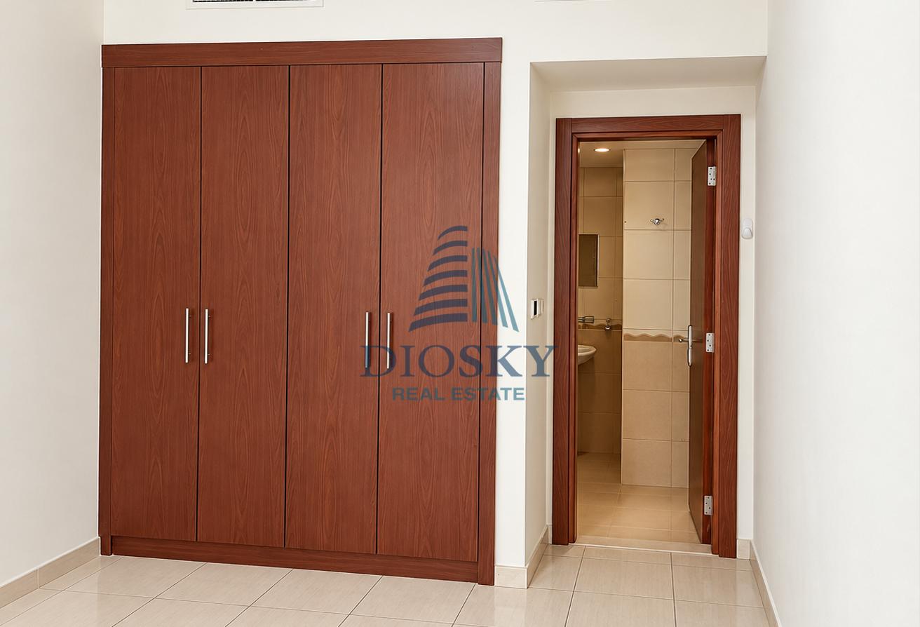 Spacious | Well Maintained | Chiller Free photo 8