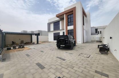 Villa - 4 Bedrooms - 5 Bathrooms for rent in Al Aweer 1 - Al Aweer - Dubai