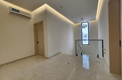 Villa - 4 Bedrooms - 5 Bathrooms for rent in Al Aweer 1 - Al Aweer - Dubai Villa - 4 Bedrooms - 5 Bathrooms for rent in Al Aweer 1 - Al Aweer - Dubai