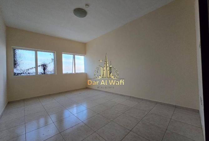 81122911 - Property Image 3